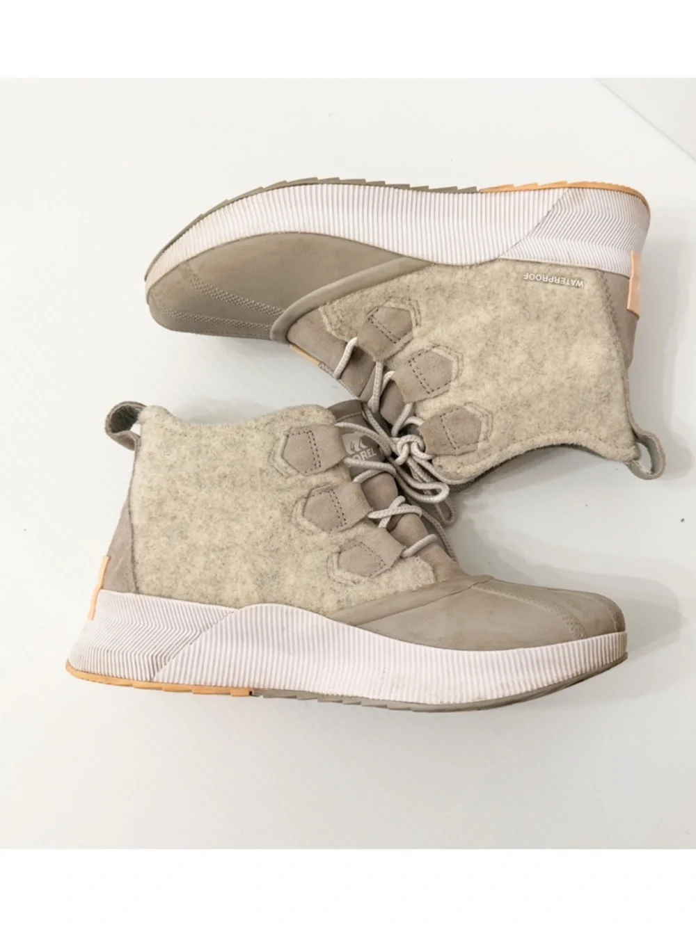 Sorel Out N About III Classic Leather Boot In Dove Peach - 7